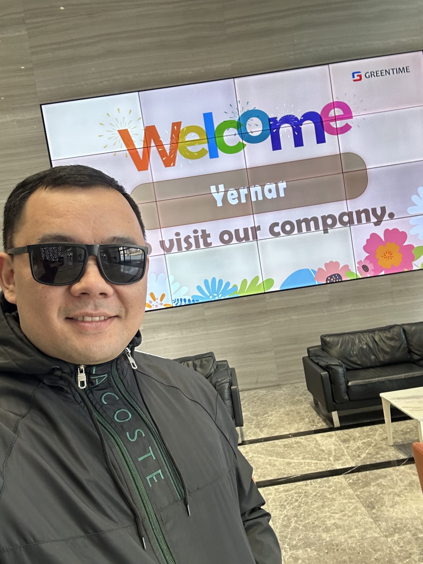 Приветственный экран «Welcome Yernar»