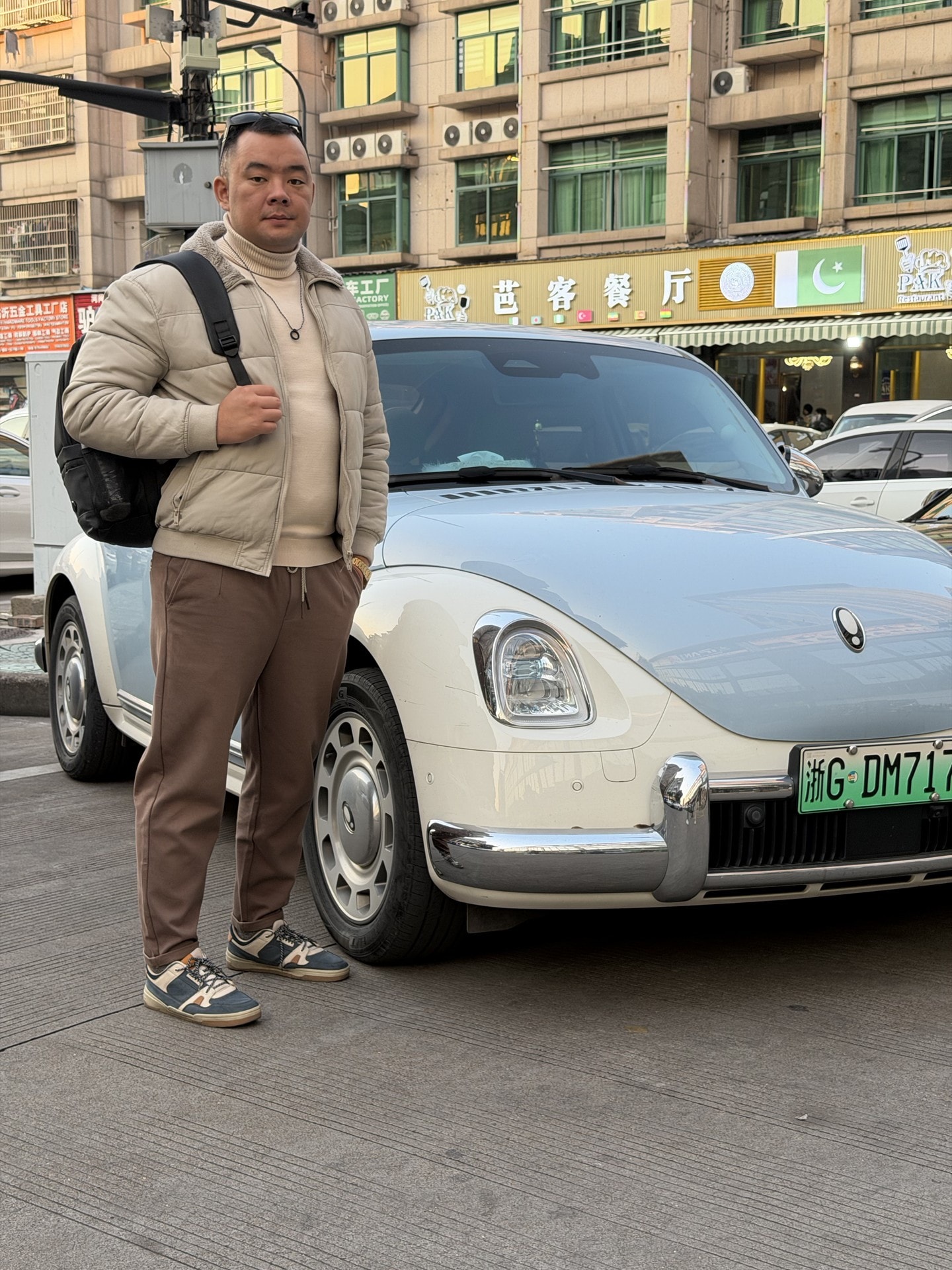 Люксовые автомобили на улицах Китая