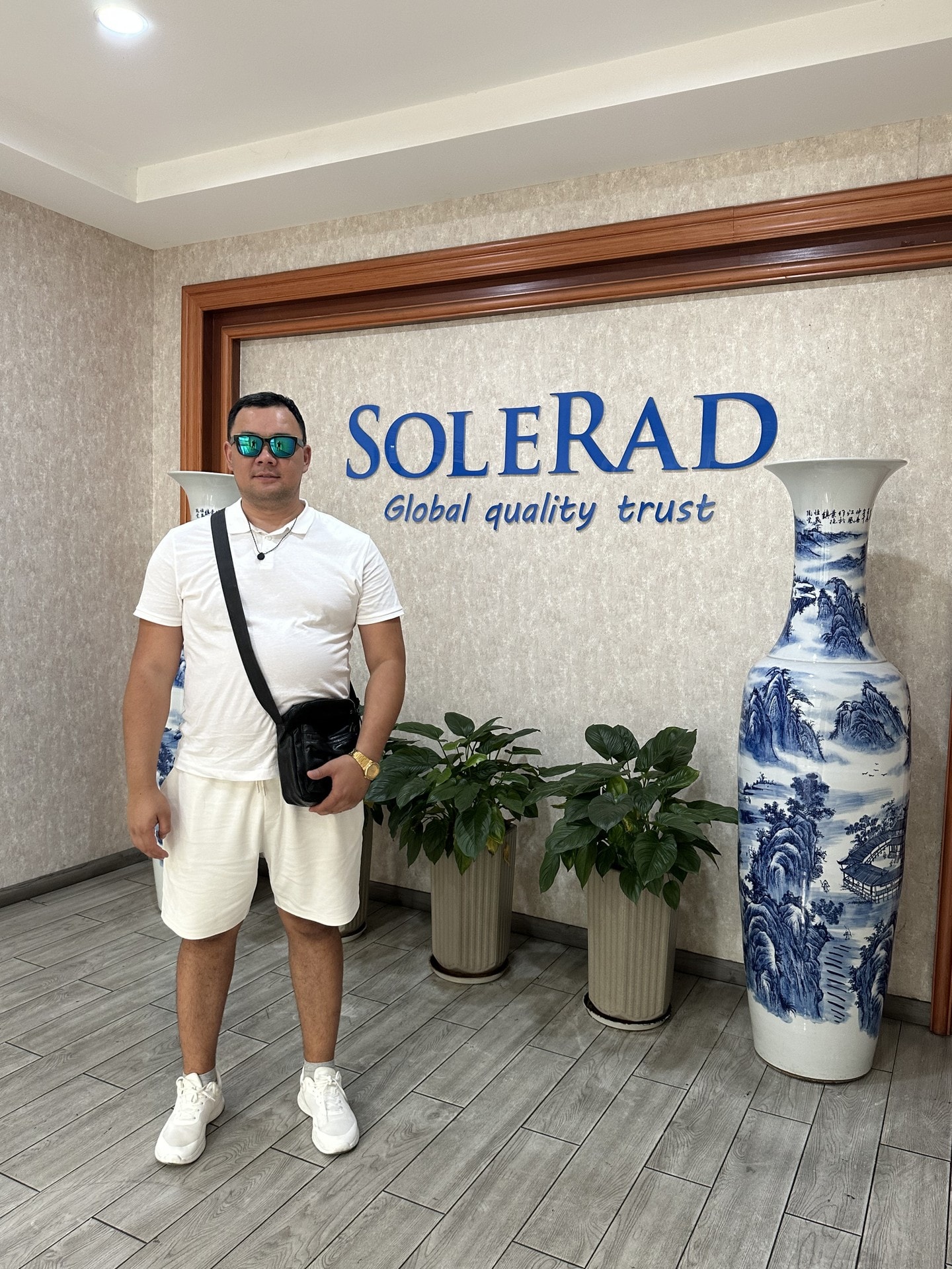 У шоурума SoleRad